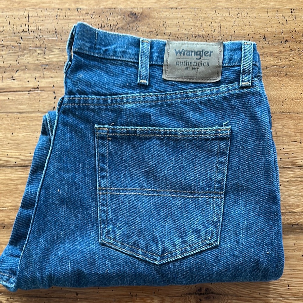 Wrangler Blue Relaxed Fit Jeans Classic Style